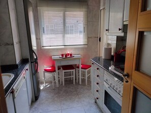 Een waterkoker, een broodrooster