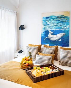 Soundproofing, free WiFi