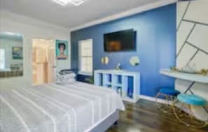 3 bedrooms, desk, iron/ironing board, travel cot
