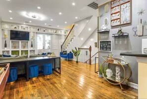 Lobby - Central Chic: Trendy Midtown 3BR Retreat (Houston)