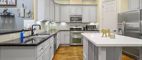 Kühlschrank, Mikrowelle, Geschirrspüler