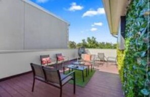 Terrace/patio - Central Chic: Trendy Midtown 3BR Retreat (Houston)