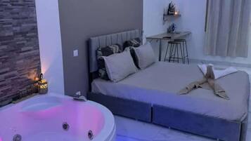 1 bedroom, desk, iron/ironing board, free WiFi