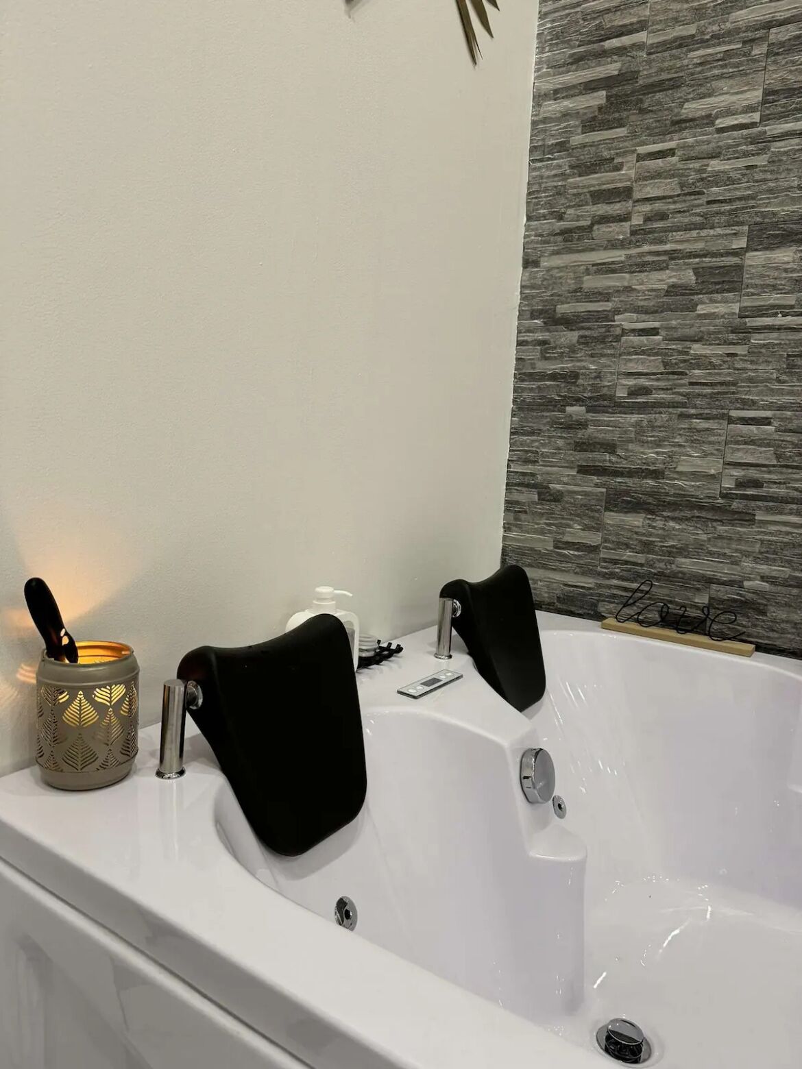 Jetted tub, hair dryer, towels, soap