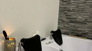 Jetted tub, hair dryer, towels, soap