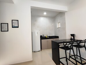 Apartemen Comfort, patio, pemandangan halaman | Dapur pribadi | Mesin pembuat kopi/teh