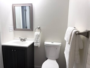 Bruser, hårtørrer, håndklæder, Sæbe