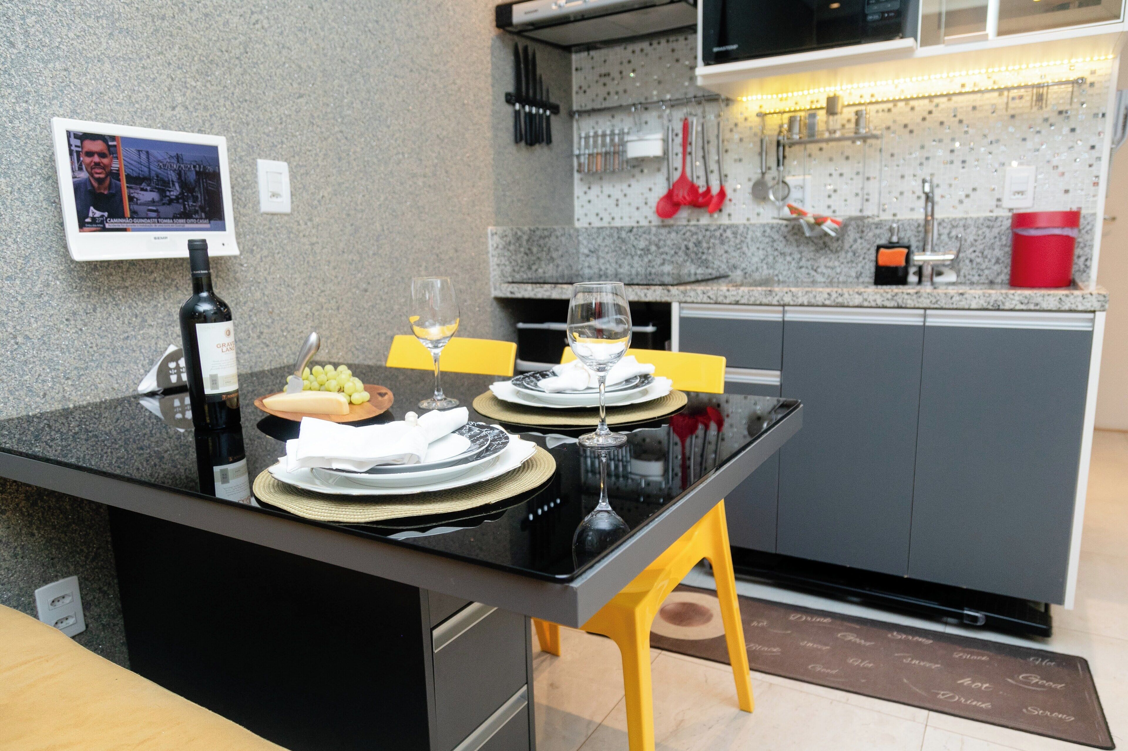 Microwave, stovetop, cookware/dishes/utensils