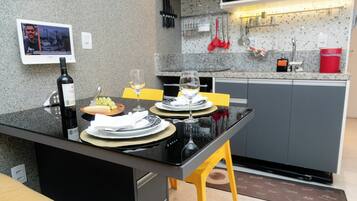 Microwave, stovetop, cookware/dishes/utensils