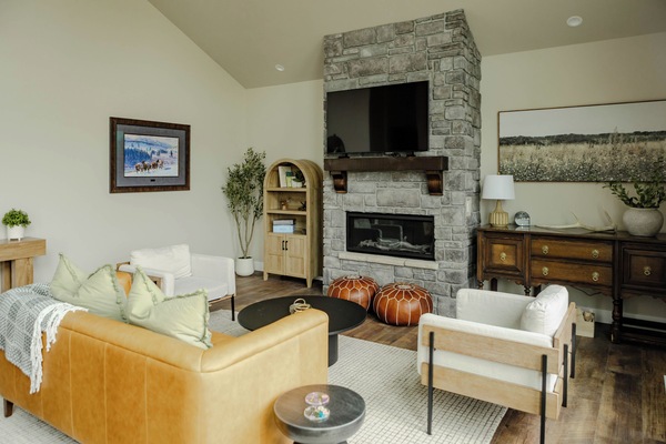 Smart TV, fireplace