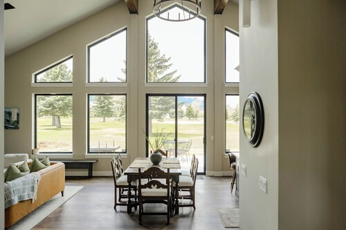 NEW charming 3 bedroom cottage nestled on the scenic Red Lodge Golf Course 