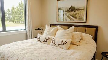 3 bedrooms, travel cot, free WiFi, bed sheets