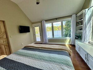 5 bedrooms, desk, iron/ironing board, travel crib