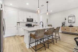 電子レンジ、オーブン、コンロ、食器洗い機