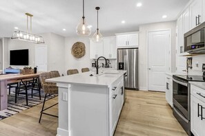 電子レンジ、オーブン、コンロ、食器洗い機