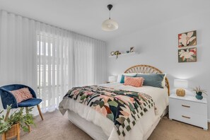 2 bedrooms, iron/ironing board, internet - Anchor Bell Deluxe: (Sleeps 4) (Merimbula)