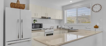 Anchor Bell Deluxe: (Sleeps 4)