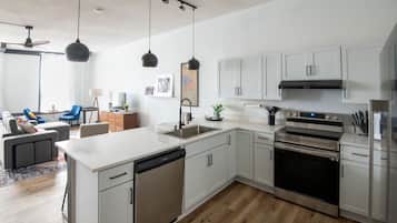 Micro-ondas, fogão, cooktop, lava-louças