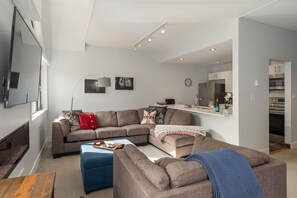 Smart TV, fireplace, books, stereo
