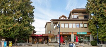 Black Tusk | Top Floor + Best Location + Mtn Views