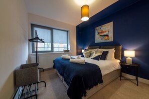 2 chambres, fer et planche à repasser, Wi-Fi, draps fournis