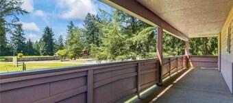 Spacious 4-bedroom house in delightful Roy with WiFi