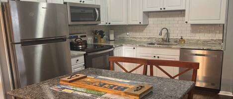 Mikrowelle, Ofen, Herdplatte, Geschirrspüler