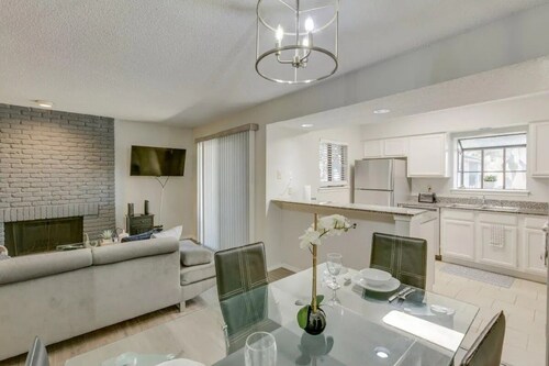 Cozy 1-bedroom condo in charming North Dallas with Pool