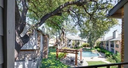Cozy 1-bedroom condo in charming North Dallas with Pool