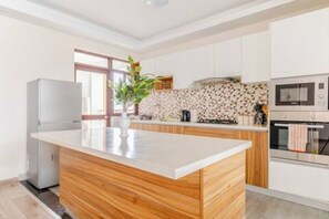 Kochgeschirr/Geschirr/Besteck