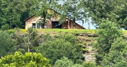 Paradiso sunrise waterfront cabin sleeps 10 with large open room and AC, WiFi