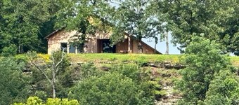 Paradiso sunrise waterfront cabin sleeps 10 with large open room and AC, WiFi