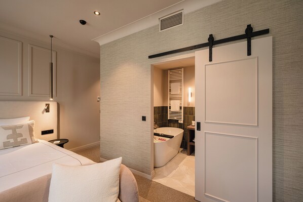 Coffres-forts dans les chambres, bureau, rideaux occultants