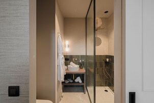 Premium Room | In-room safe, desk, blackout drapes, soundproofing