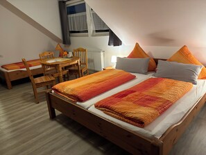 1 bedroom, WiFi, bed sheets - Vacation apartment "Moseltal" in Lahnstein, near Koblenz (Lahnstein)