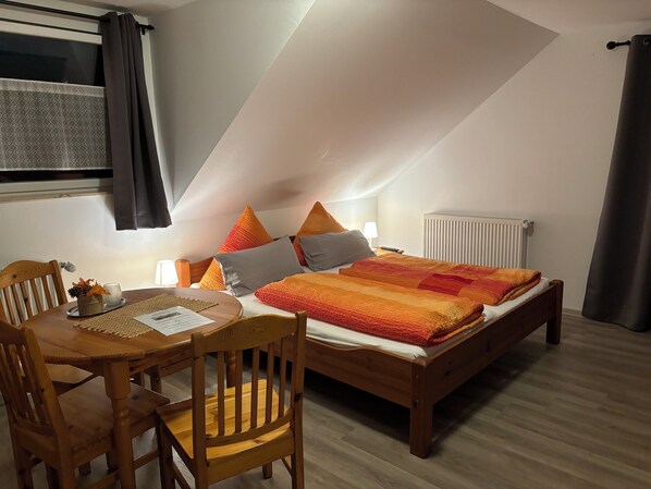 1 bedroom, WiFi, bed sheets - Vacation apartment "Moseltal" in Lahnstein, near Koblenz (Lahnstein)