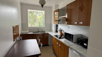 Fridge, microwave, stovetop, coffee/tea maker