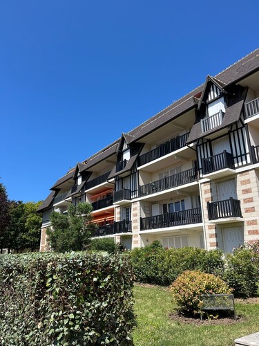 A little Normandy getaway just 5 minutes from the sea!