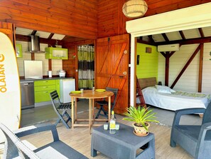 1 chambre, fer et planche à repasser, Wi-Fi, literie fournie