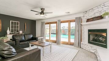 Smart TV, fireplace, video games, table tennis