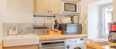 Mikrovågsugn, ugn och diskmaskin