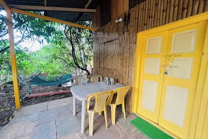 Deluxe Cottage | Living area