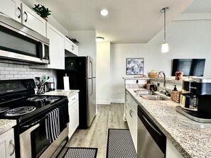 冷蔵庫、電子レンジ、コンロ、食器洗い機