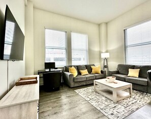 Smart TV - Amazing New City View Mins To Gainbridge and Conv Center (Indianapolis)