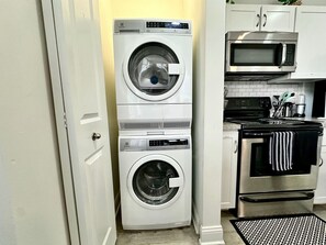 Fridge, microwave, stovetop, dishwasher