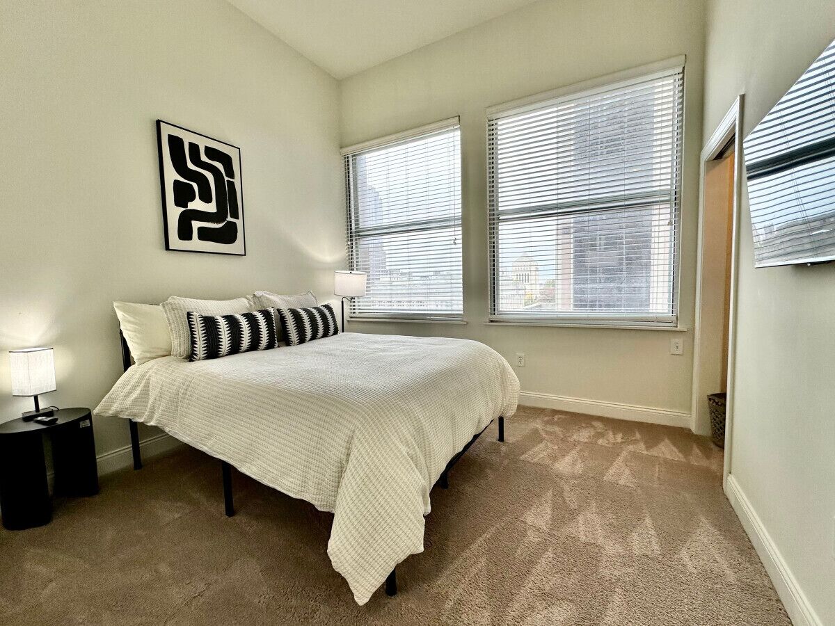 2 多间卧室、办公桌、熨斗/熨衣板、旅行婴儿床