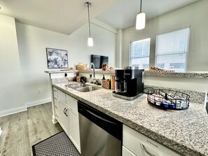 Fridge, microwave, stovetop, dishwasher