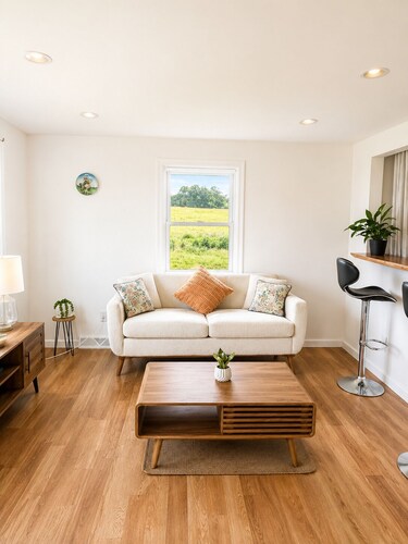 Charming 2-bedroom apartment with AC, WiFi in fabulous Easton