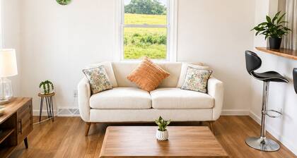 Charming 2-bedroom apartment with AC, WiFi in fabulous Easton
