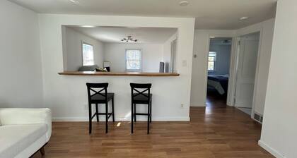 Charming 2-bedroom apartment with AC, WiFi in fabulous Easton